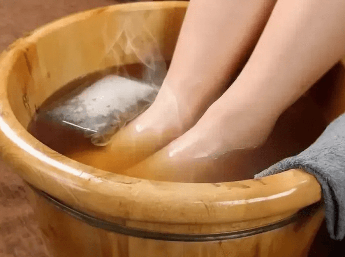 Foot Soak with Sichuan Pepper and Chenpi